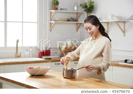 A day of pregnant women 45976670