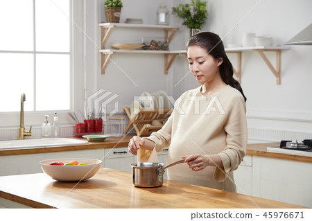 A day of pregnant women 45976671