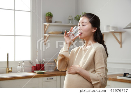 A day of pregnant women 45976757