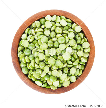 Green split peas in bowl on white background 45977035