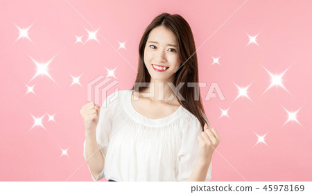 A woman who poses a gut 45978169