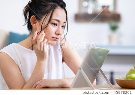 young woman      45978201