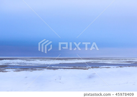 Winter snowy shore Narva Bay. Narva-Joesuu resort 45978409