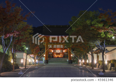 秋天伏見稻荷神社的大廳 45981346