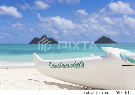 Marine blue canoe on Lanikai beach Marine blue canoe on Lanikai beach 45981612