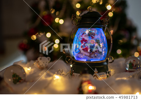 Christmas background with santa in a snow globe Christmas background with santa in a snow globe 45981713