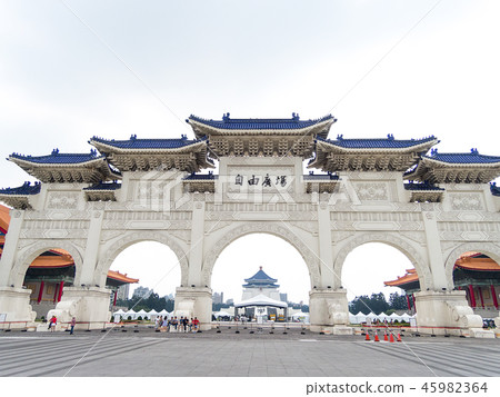 台灣台北市中央首都寺自由廣場門，Ohnakumasu Mae門 45982364