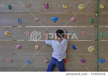 Elementary school students (third grader) playing bouldering Elementary school students (third grader) playing bouldering 45982938