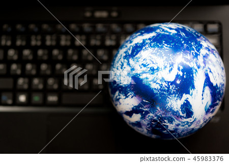 個人電腦和地球 個人電腦和地球 45983376