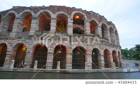 維羅納意大利競技場的燈 維羅納意大利競技場的燈 45984415