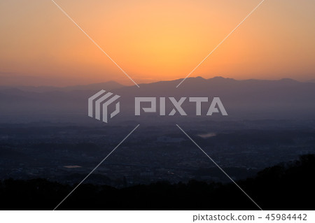 Dawn of the Nara Basin (Oji-cho, Kitakatsugi-gun, Nara Prefecture) 45984442