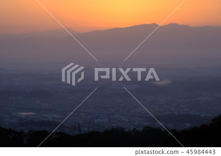 Dawn of the Nara Basin (Oji-cho, Kitakatsugi-gun, Nara Prefecture) 45984443