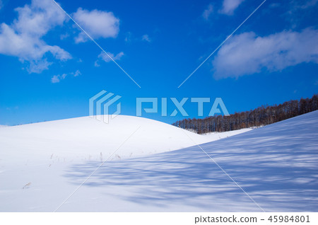 藍天和白色小山 藍天和白色小山 45984801
