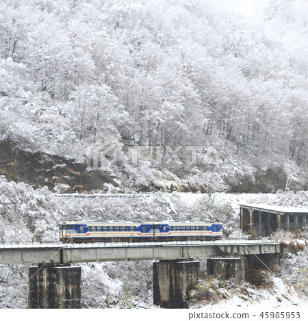 Snowy landscape Tadami line 45985953
