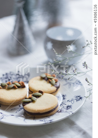 Nut chocolate sandwich cookies 45986116