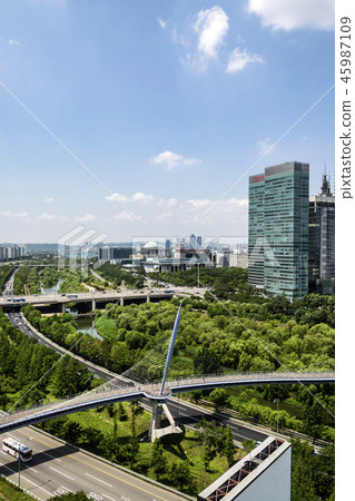 Securities price 45987109