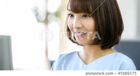 Casual business woman Casual business woman 45989175