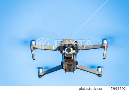 徘徊在無人機MAVIC 2 Pro 45995592