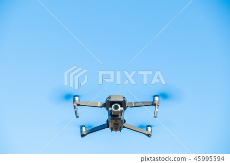 徘徊在無人機MAVIC 2 Pro 45995594