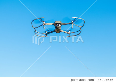 無人駕駛飛機與螺旋槳護衛MAVIC2 Pro 無人駕駛飛機與螺旋槳護衛MAVIC2 Pro 45995636