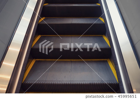 escalator step inside 45995651