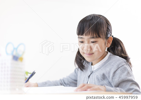 Girl studying elementary school student 45997959