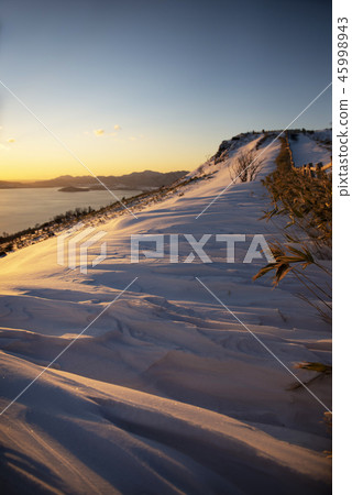 Lake Kussharo in winter sunrise 45998943
