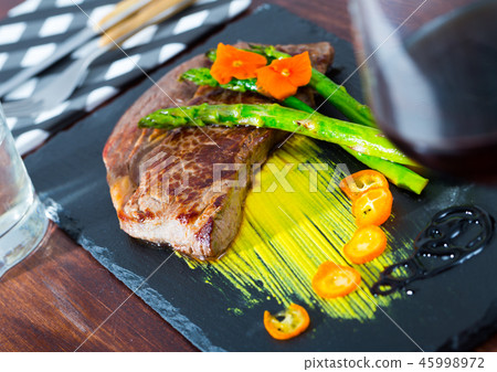 Tasty juicy roasted beef steak Tasty juicy roasted beef steak 45998972