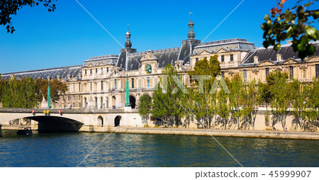 Pont du Carrousel leading to Louvre palace Pont du Carrousel leading to Louvre palace 45999907