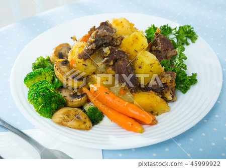 Stewed with beef with vegetables Stewed with beef with vegetables 45999922