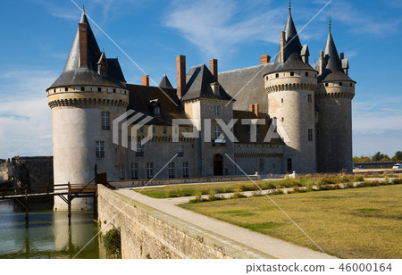 Chateau de Sully-sur-Loire, France 46000164