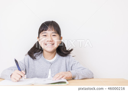 Girl studying elementary school student 46000216