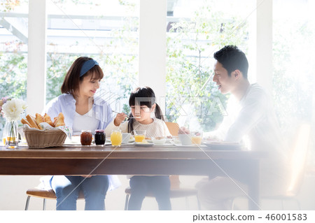 Family image Breakfast scene 46001583