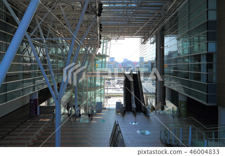View the station square from Sunport Takamatsu, an open foyer on Dex Galleria that connects the Tower Building and the Hall Building 46004833