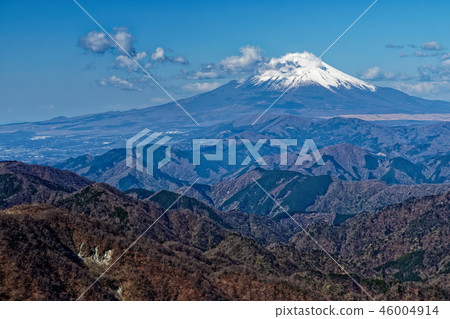 在早春從Tanzawa和Tonotake看到的富士山 在早春從Tanzawa和Tonotake看到的富士山 46004914