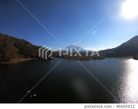 Sunrise on Lake Shoji and Mt. Fuji Sunrise on Lake Shoji and Mt. Fuji 46005012