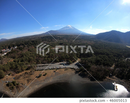 Lake Motosu and Mt. Fuji 46005013