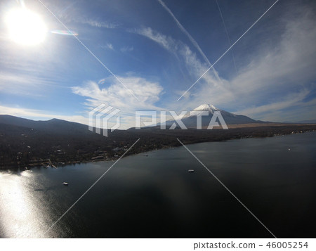 山中湖和富士山 46005254