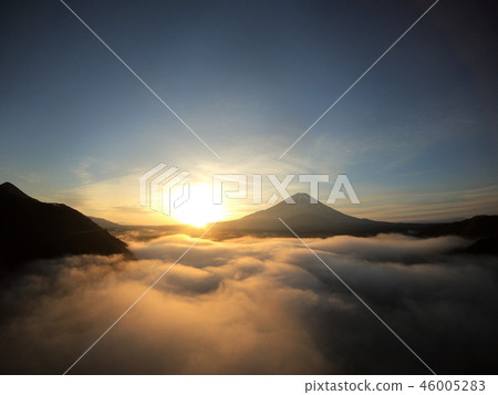 Shoji湖和富士山的日出 46005283