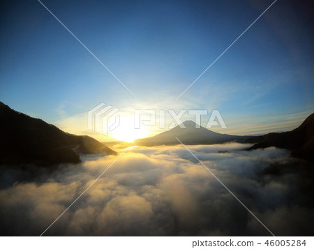 Shoji湖和富士山的日出 46005284