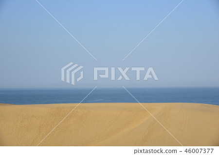Tottori sand dunes 46007377