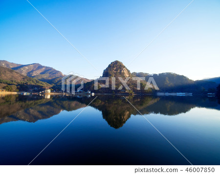 高山湖泊 46007850