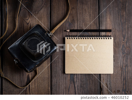 old vintage camera in a leather case 46010252