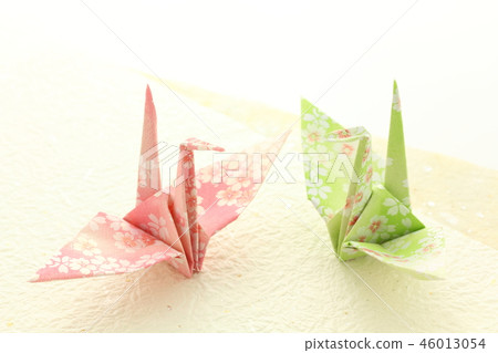 Folded paper crane 46013054