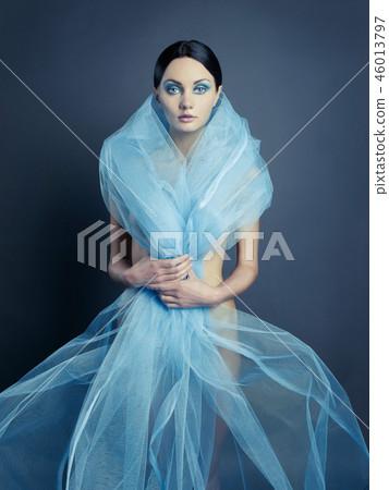 Gorgeous lady with veil Gorgeous lady with veil 46013797