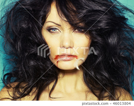 Glamourous cat-woman Glamourous cat-woman 46013804