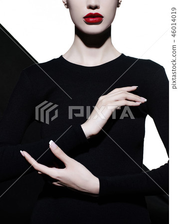 Elegant blode in geometric black and white background 46014019