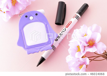 Cherry blossoms, name tag and magic pen 46014068