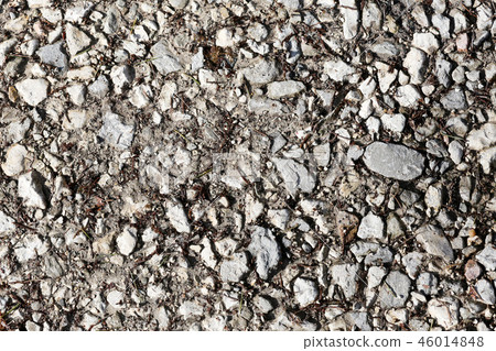 the texture of the old asphalt with pebbles and cracks 46014848