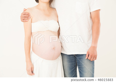 一對年輕夫婦 一對年輕夫婦 46015883